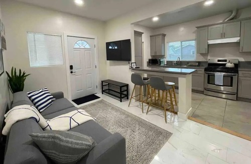 Alhambra House | Alhambra Private Cottagenn