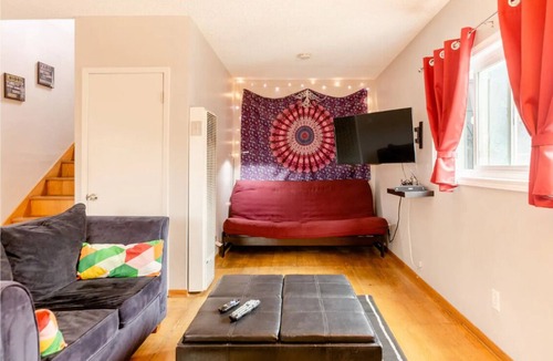 Atwater Village Apartment | All You Need Walkable Village, Central to Hollywood Universal Dodger Stadium