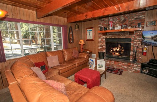 Upper Moonridge House | Alpine Haus by Big Bear Cool Cabins