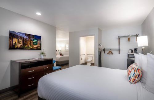 Anaheim Resort Hotel | Alpine Inn near Convention Center and the Park