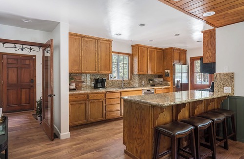 Big Bear House | Alpine Verde Cabin: Hot Tub, Game Room, EV Charger