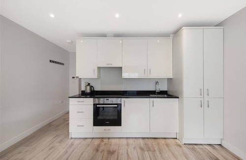 Coldharbour Apartment | Amani - Enterpriser: A stylist living space for the professional person!