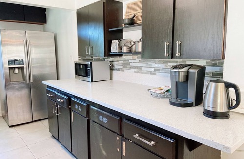 Monrovia House | Amazing 3B2B House Near City of Hope