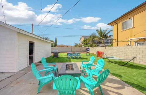 Midway City House | Amazing 4-bedroom house in peaceful Midway City w/fire pit lounge, backyard