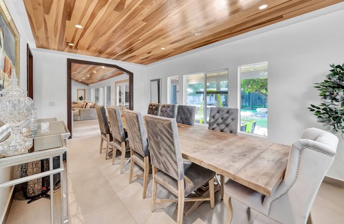 Valley Glen House | Amazing 6BR w/Pool, Spa, BBQ, Home Theater, Guest Suite & Gym!