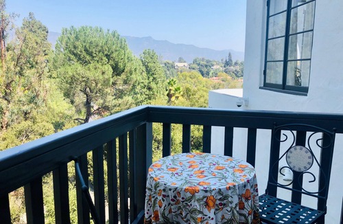 South Arroyo House | Amazing Apartment attached to historic home in Pasadena!