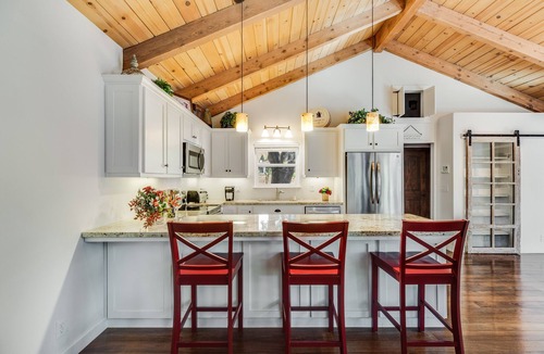 Morgan Hill Cottage | Amazing Country Setting at Cottage Creek Vineyards!