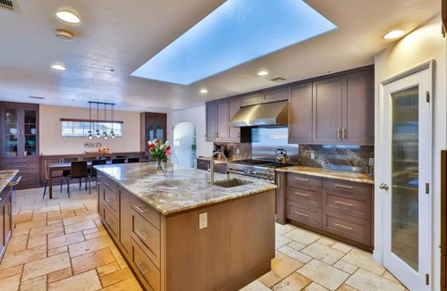 Agua Dulce House | Amazing Escape Close to LA with Pool, jacuzzi, Meditation room, Hiking trails.