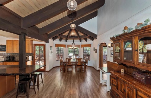 Big Bear Lake Cabin | Amazing Grace by Destination Big Bear : Walk to the Lake! Spa! Pool Table! Huge Kitchen! Beautiful Backyard! BBQ!