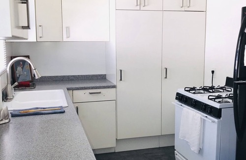 Hermosa Beach Apartment | AMAZING HERMOSA BEACH 1 BDRM : 30 SECONDS TO SAND