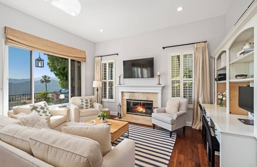 The Summit House | Amazing location and views!