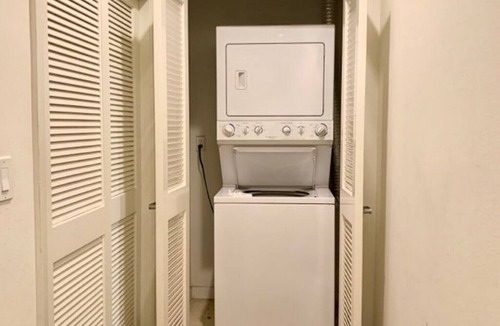 Downtown Apartment | Amazing location Walk to the Promenade and the Beach