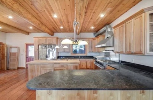 Upper Lake Cabin | Amazing log cabin with a breathless view!