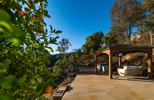 Canoga Park Villa | Amazing Mountain and Valley Views - 3 King Beds, Tesla Charger, Sauna