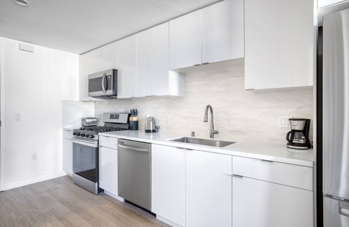 NoHo Arts District Apartment | Amazing NoHo Studio w/Gym, W/D & Roof Terrace, near TJ, by Blueground