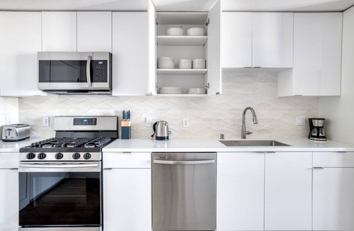NoHo Arts District Apartment | Amazing NoHo Studio w/Gym, W/D & Roof Terrace, near TJ, by Blueground