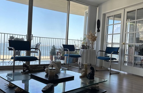 Waterfront Apartment | Amazing ocean view in a historic Long Beach building in downtown