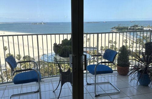 Waterfront Apartment | Amazing ocean view in a historic Long Beach building in downtown