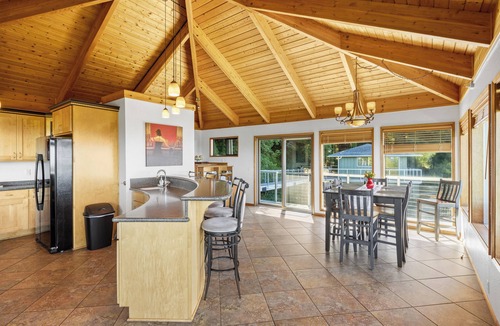 Crescent City House | Amazing panoramic views and deck to watch from