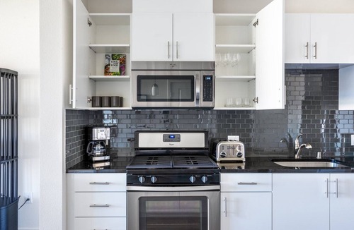 Renaissance Apartment | Amazing San Jose 1BR w/W/D, Pool, Gym, BBQ, near freeways, by Blueground