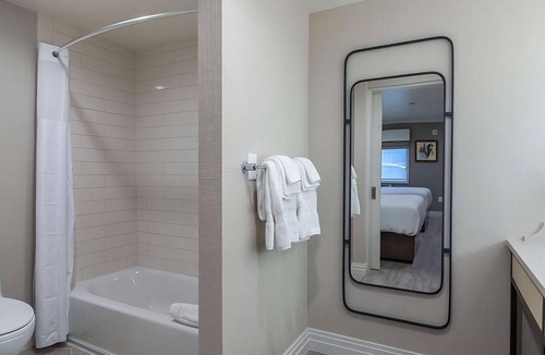 Southeast Torrance House | Amazing Stay! Four Great Units /8 Queen Beds, Central Location, Free Parking
