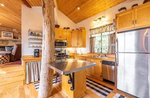Green Valley Lake Cabin | Amazing sunset views over Green Valley Lake, BBQ, Firepit, Hikes!