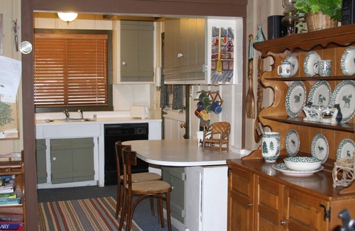 Tahoma Cabin | Amazing Tahoe Cabin - Short Walk to Sandy Beach