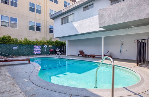 Valley Village Apartment | Amazing Valley Village 2BR w/Pool, BBQ, near Ventura Blvd, by Blueground