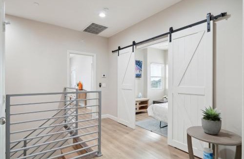 Midway City House | Amazing Value with High Comfort, 14 Guests for 4BR by Disneyland, Beaches, Rodeo 39 & More