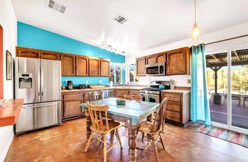 Joshua Tree House | Amazing views, cozy home, 5 miles to JTNP