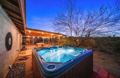 Joshua Tree House | Amazing views, cozy home, 5 miles to JTNP