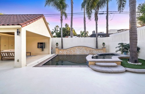 Carthay Circle Villa | Amazing Villa In Best Location Pool jacuzzi Center Walking Distance To Resturant