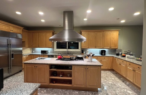 Malaga Cove House | Amazing whitewater coastline and mountain view 30 min to beach from 5 ensuite BR
