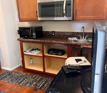Downtown Riverside Apartment | Amazing Wood streets studio