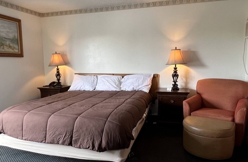 Perris Hotel | American Inn