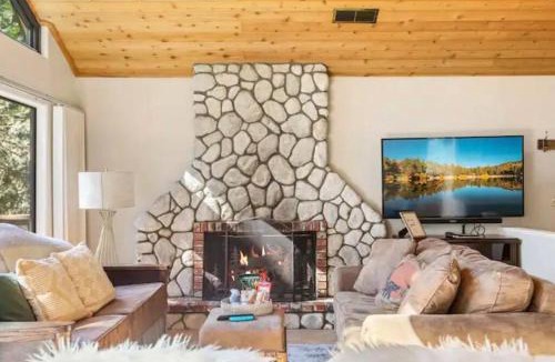 Arrowhead Villas House | Among the Pines, BBQ & 2 Patios, Incredible View