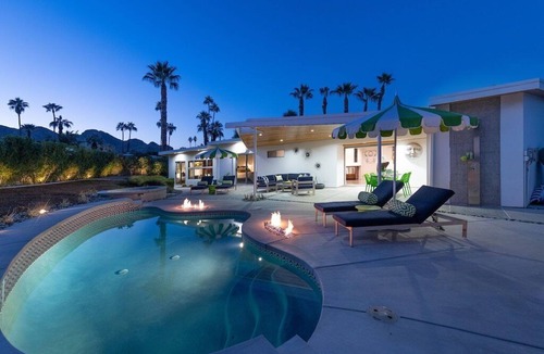 Magnesia Falls Cove House | An Extra Hour of Sunshine, Southern California Desert