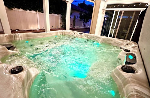 Southwest Anaheim House | Anaheim luxury home/8 king/theater/game room/3.5 bathR/elevator/near Disneyland