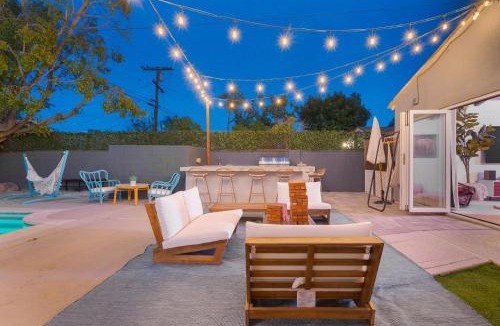 NoHo Arts District House | Angel&Rose Universal Hollywood Heated Pool House King Bed