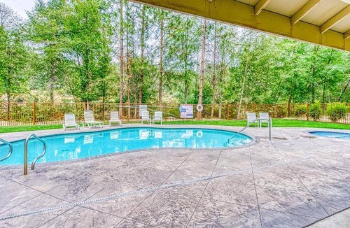 Bass Lake Apartment | Apartment ∙ 2 bedrooms ∙ 6 guests