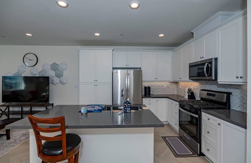 Ontario Apartment | Apartment ∙ 3 bedrooms ∙ 6 guests
