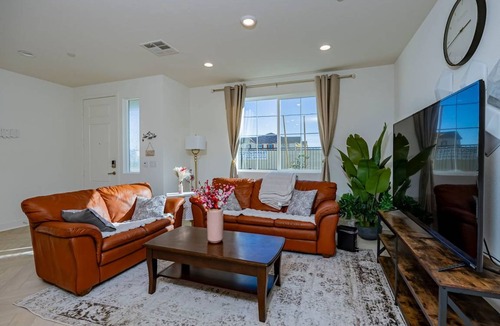Ontario Apartment | Apartment ∙ 3 bedrooms ∙ 6 guests