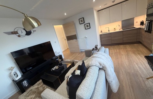 Evelyn Apartment | Apartment Sleeps 4 with Dishwasher