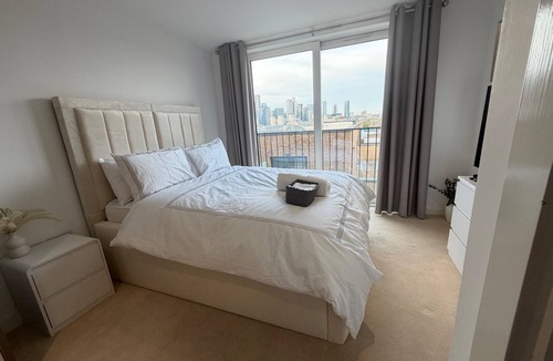 Evelyn Apartment | Apartment Sleeps 4 with Dishwasher