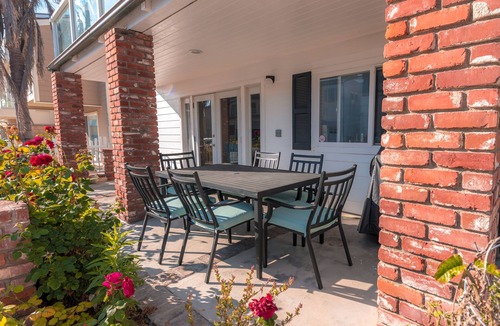 Santa Ana Heights Condo | Apartment with 2 bedrooms, two bathrooms, one house from the sand
