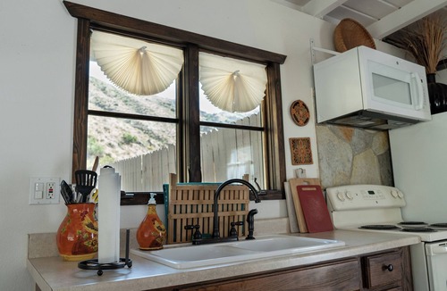 Morongo Valley House | Aphrodite Cottage-Seclusion & Stargazing at 25acres gated private Hidden Passage