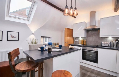 Kegworth Apartment | Apt w/Free Gym & Pool Access Near EMA & Donington