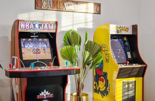 Citrus Heights House | Arcade Games w King Beds and a Private Backyard