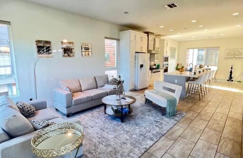 Arcadia Apartment | Arcadia Best for Family 4b3.5b SPACIOUS TOWNHOUSE