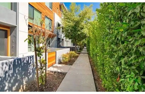 Arcadia House | Arcadia-Quiet Spacious 2b2.5b Townhouse 🆗 Getaway